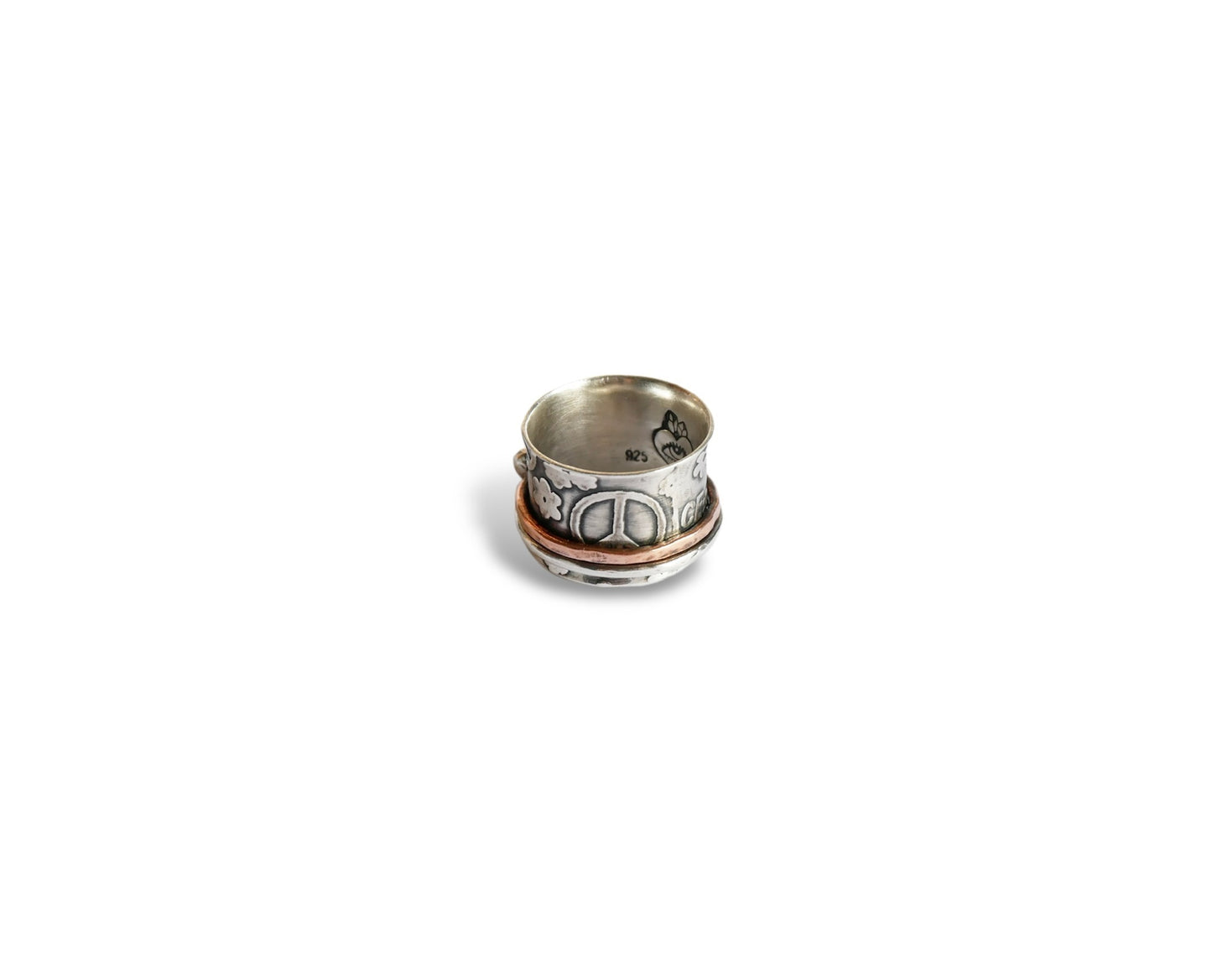 Groovy spinner ring