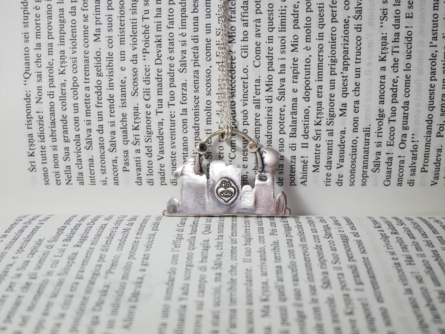 Bookshelf pendant