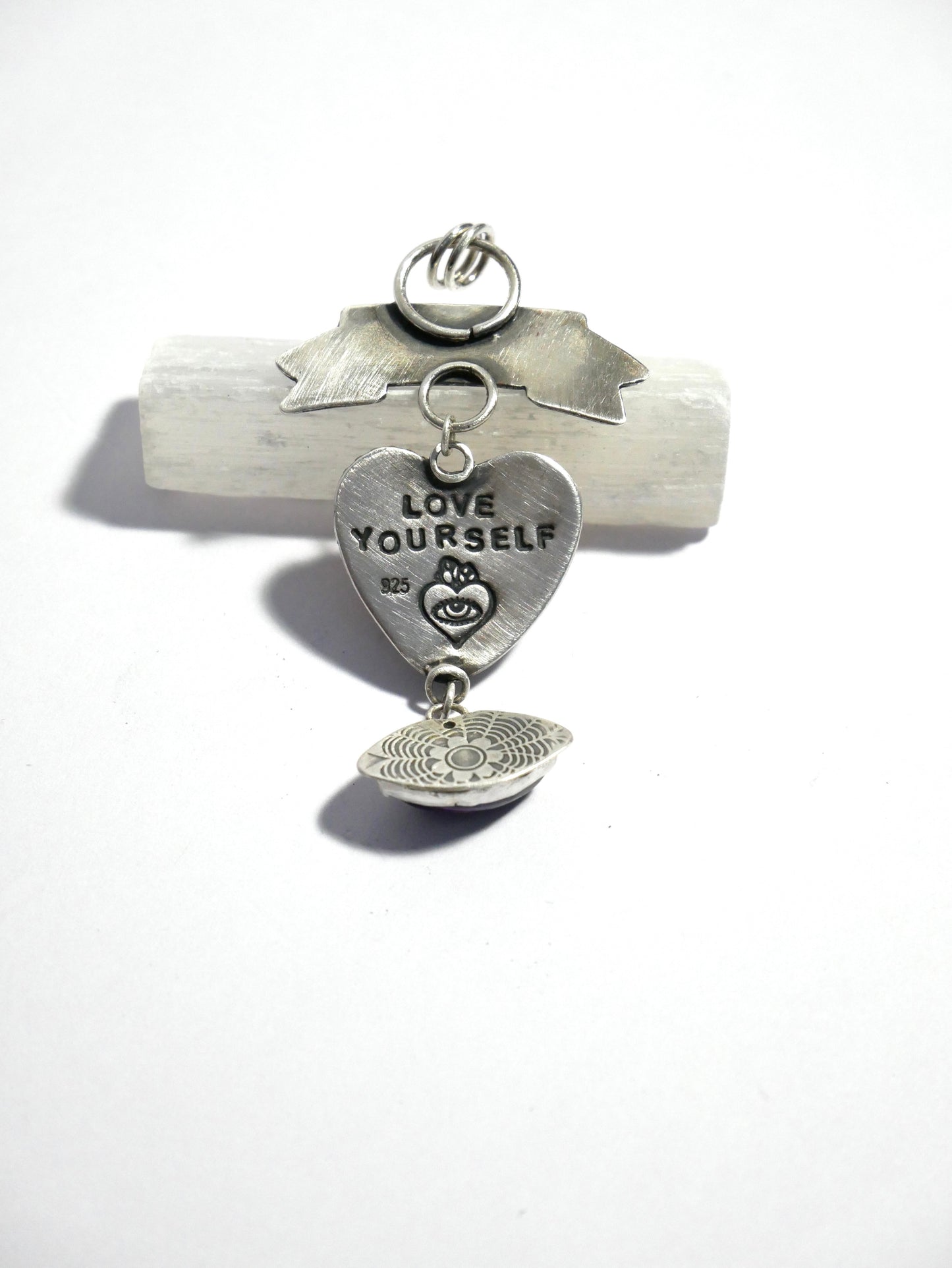 Love yourself pendant