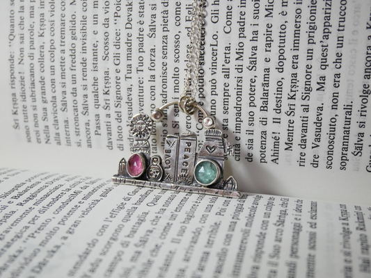 Bookshelf pendant