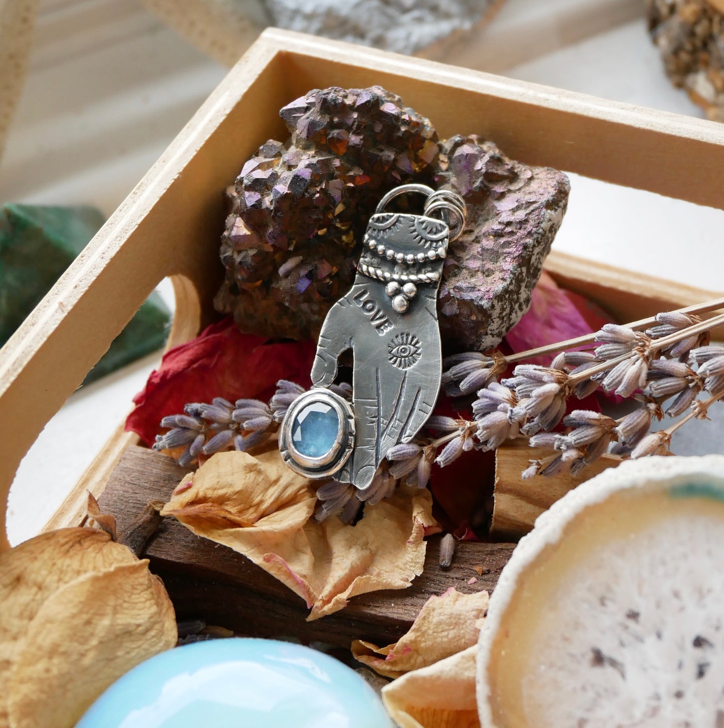 Make magic pendant