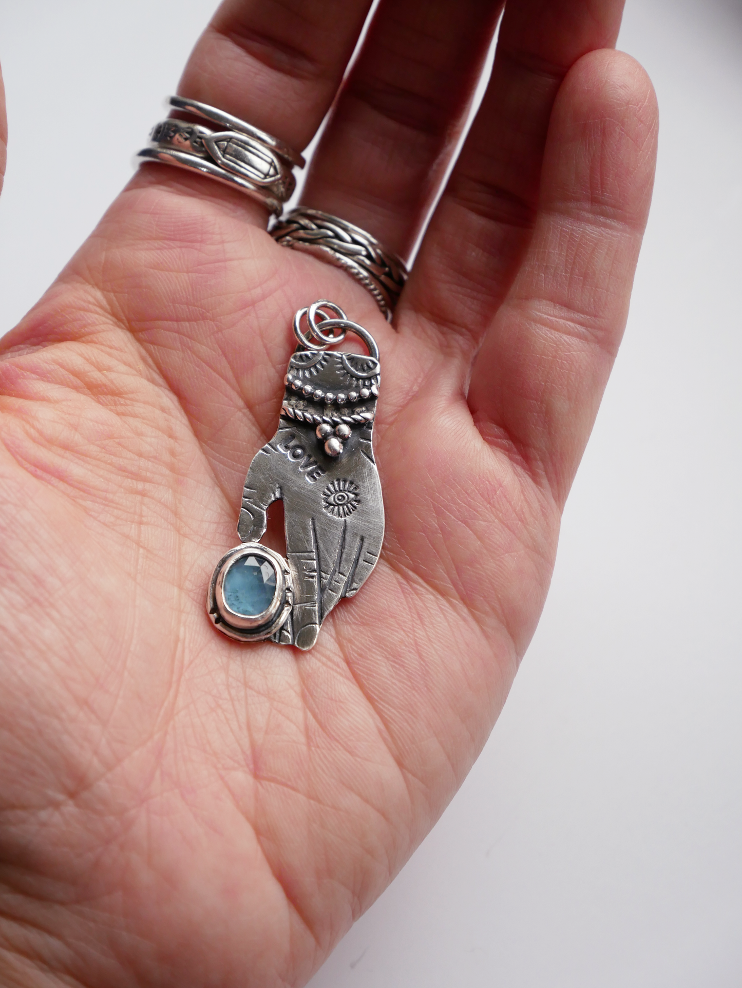 Make magic pendant