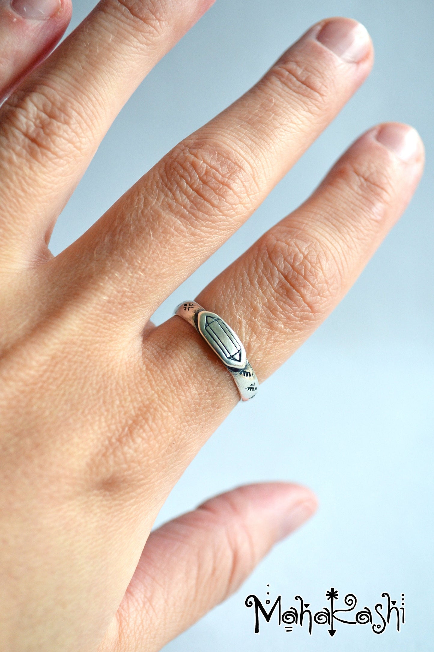 Crystal point stackable ring size US 7 1/4 UK O 1/2