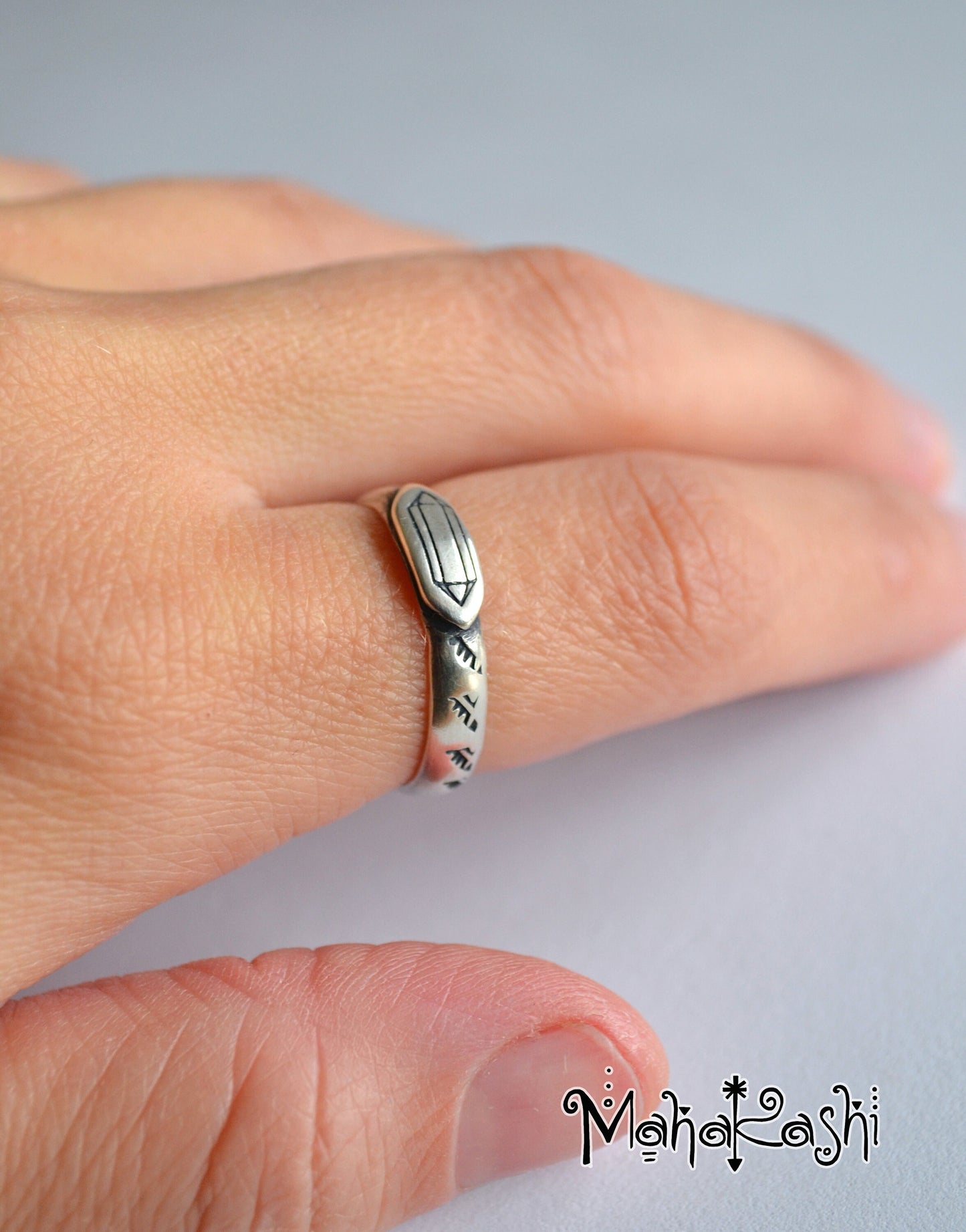 Crystal point stackable ring size US 7 1/4 UK O 1/2
