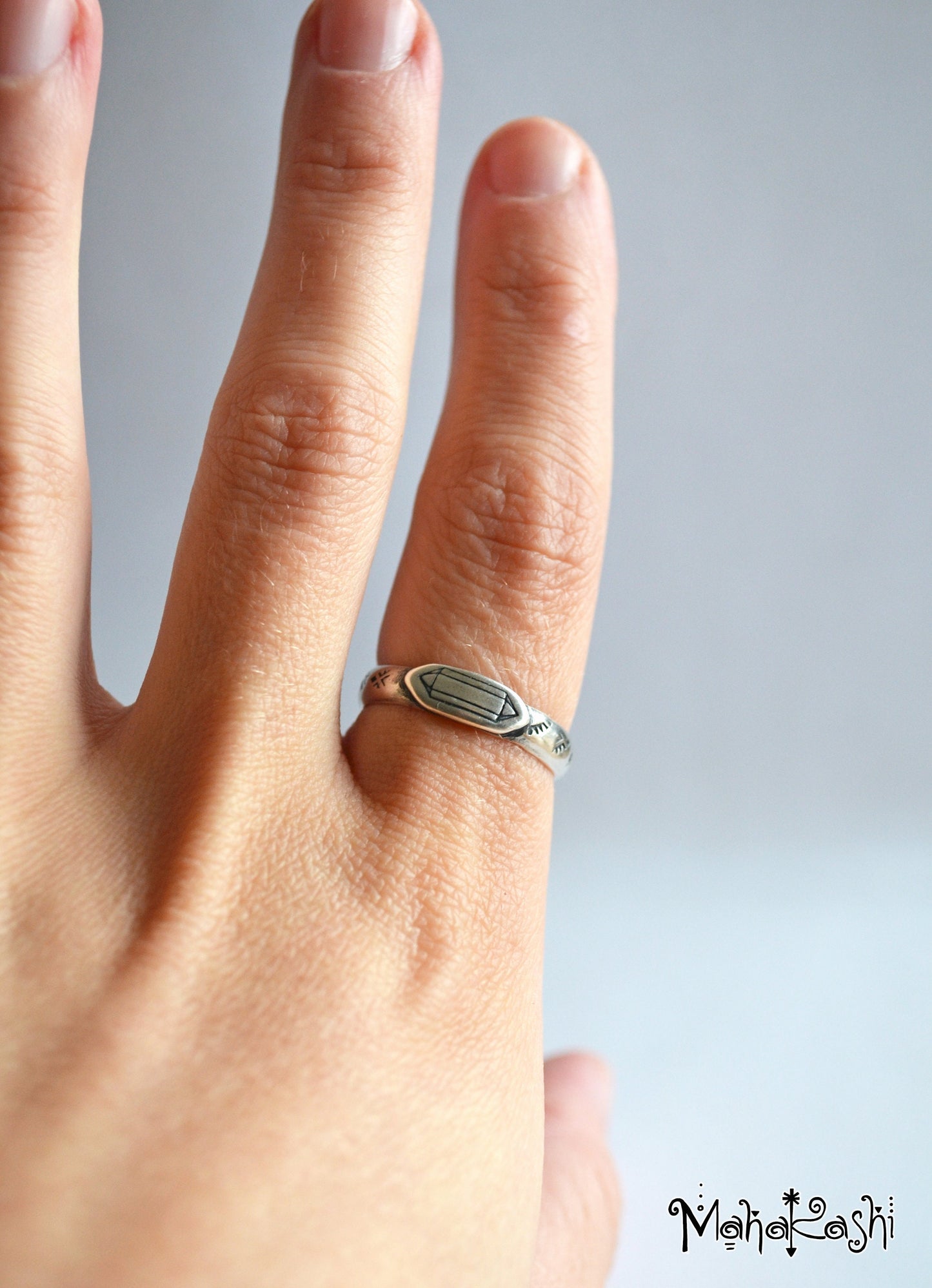 Crystal point stackable ring size US 7 1/4 UK O 1/2