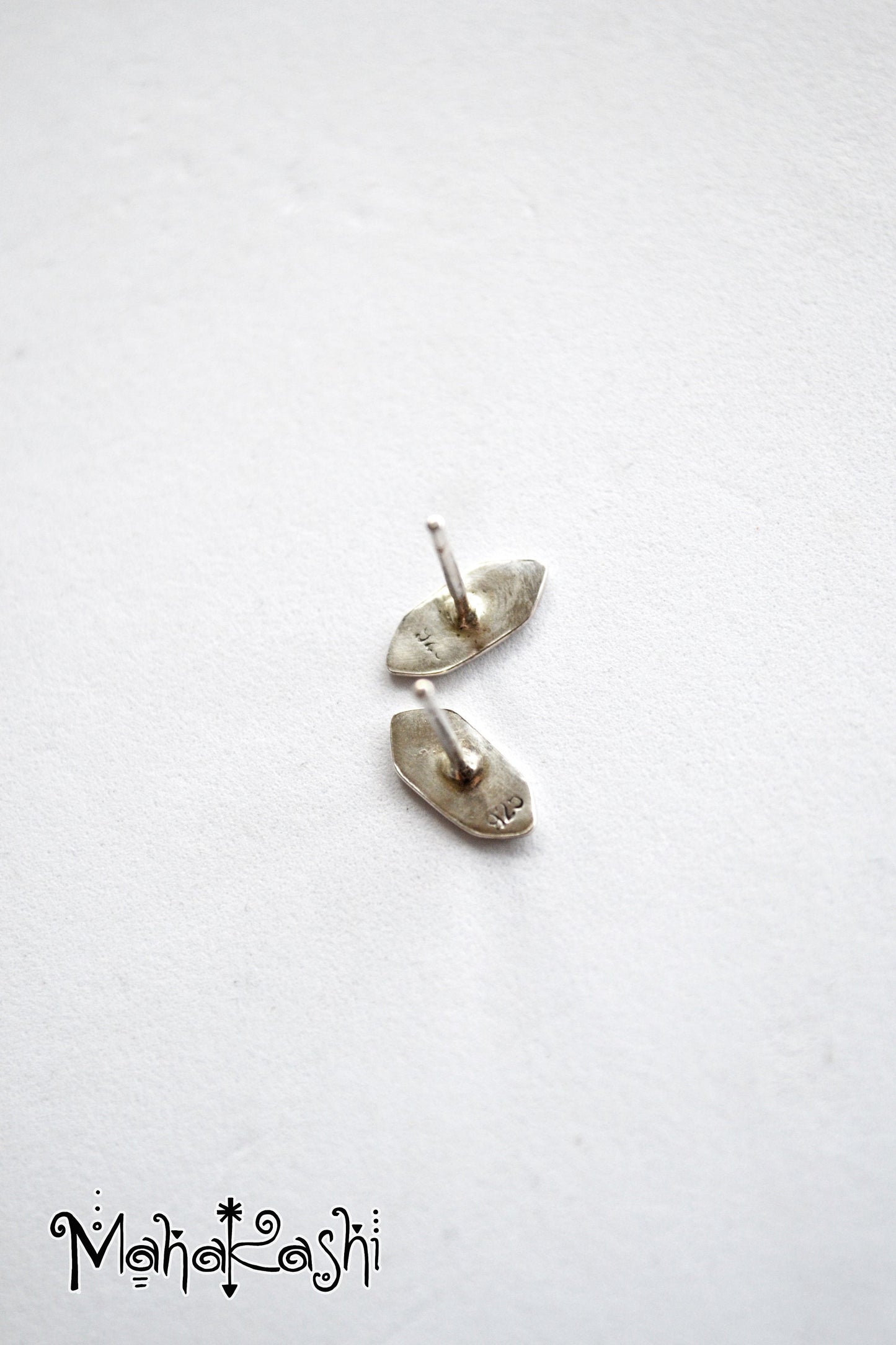Crystal point studs