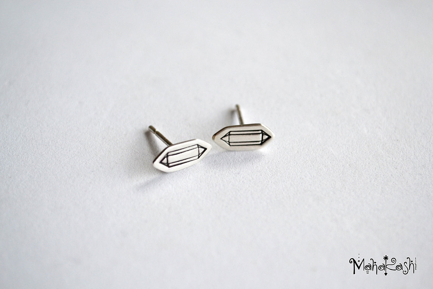 Crystal point studs
