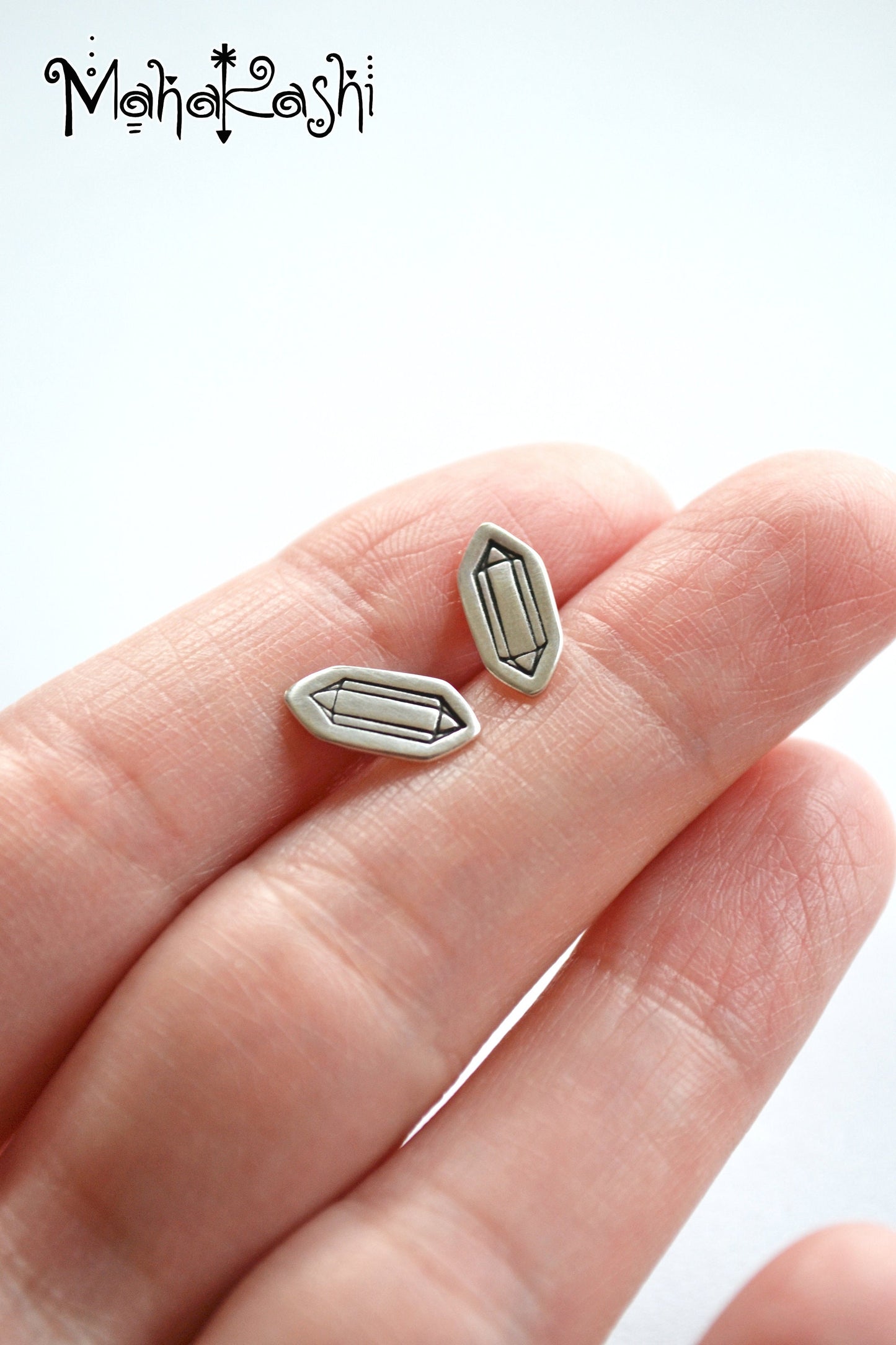 Crystal point studs