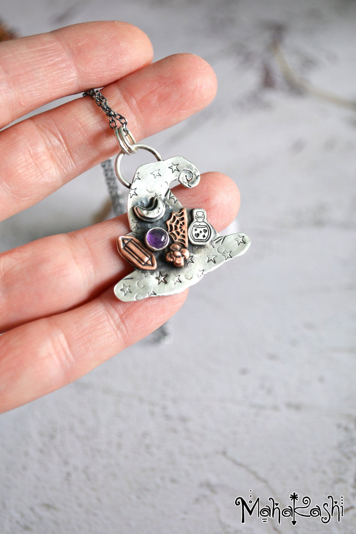 Witch's hat pendant with Amethyst