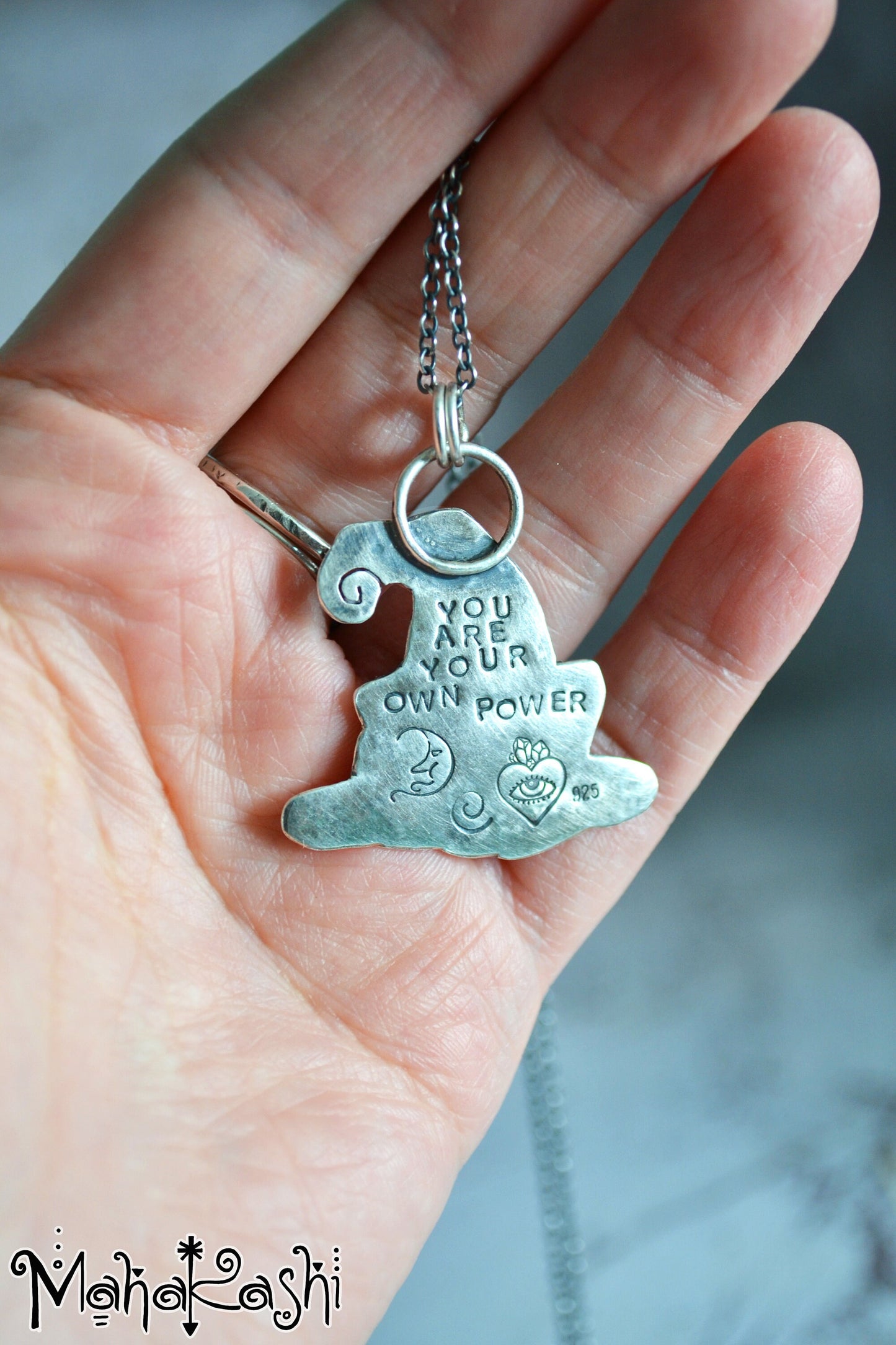 Witch's hat pendant with Amethyst
