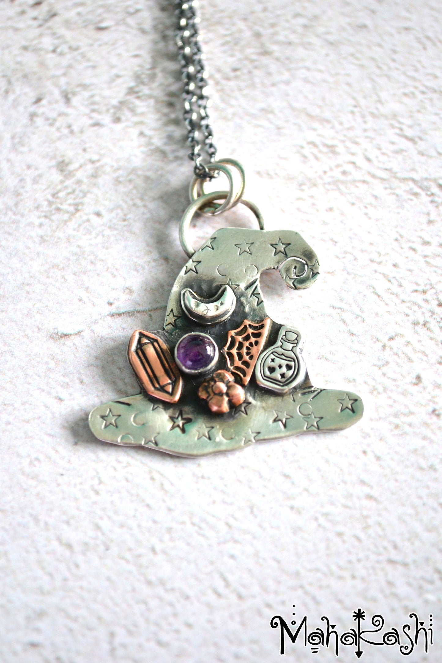 Witch's hat pendant with Amethyst