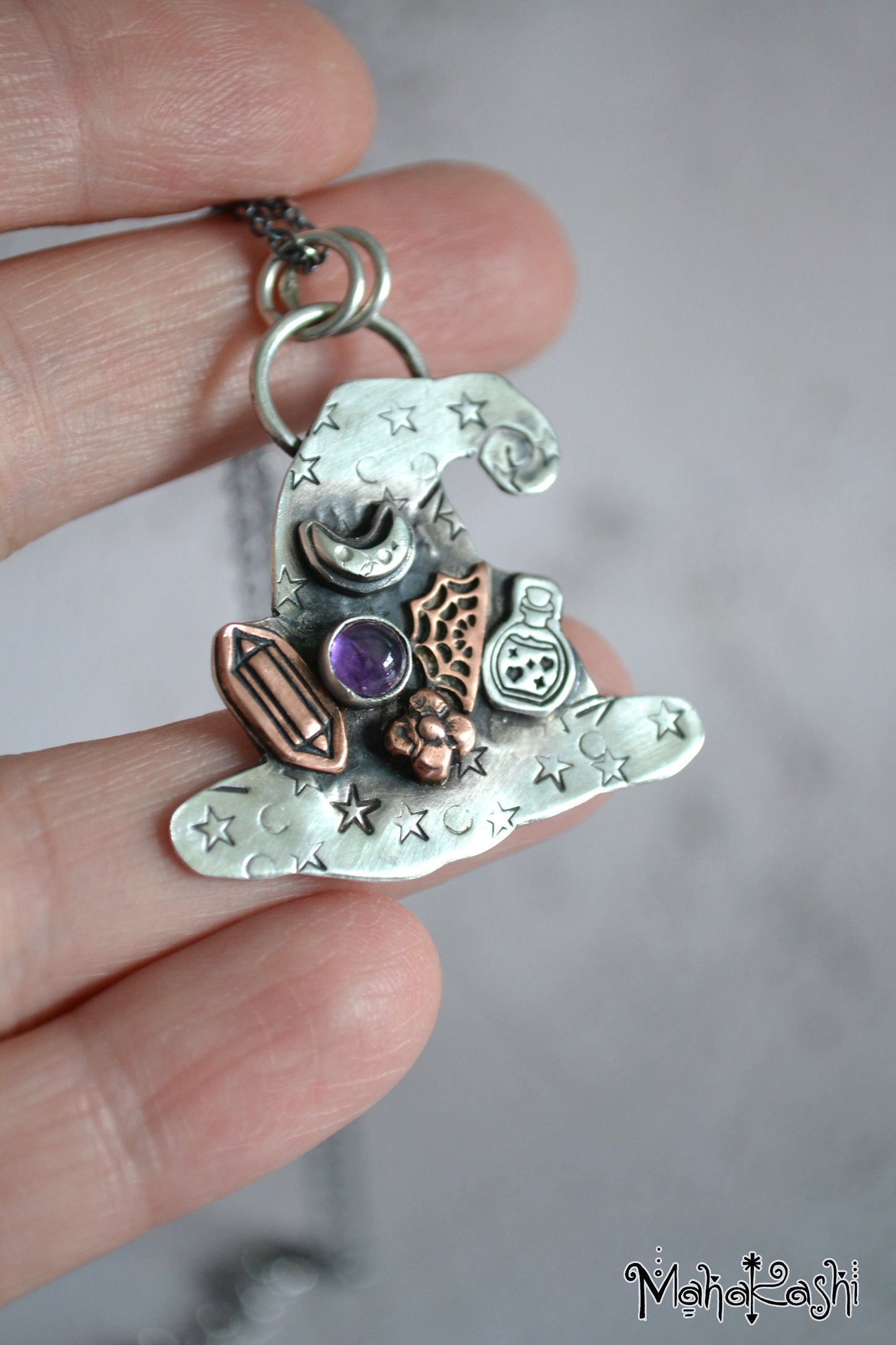 Witch's hat pendant with Amethyst