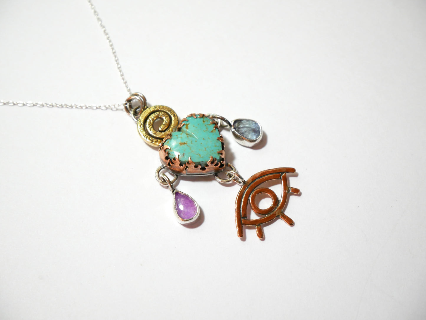Nomad pendant