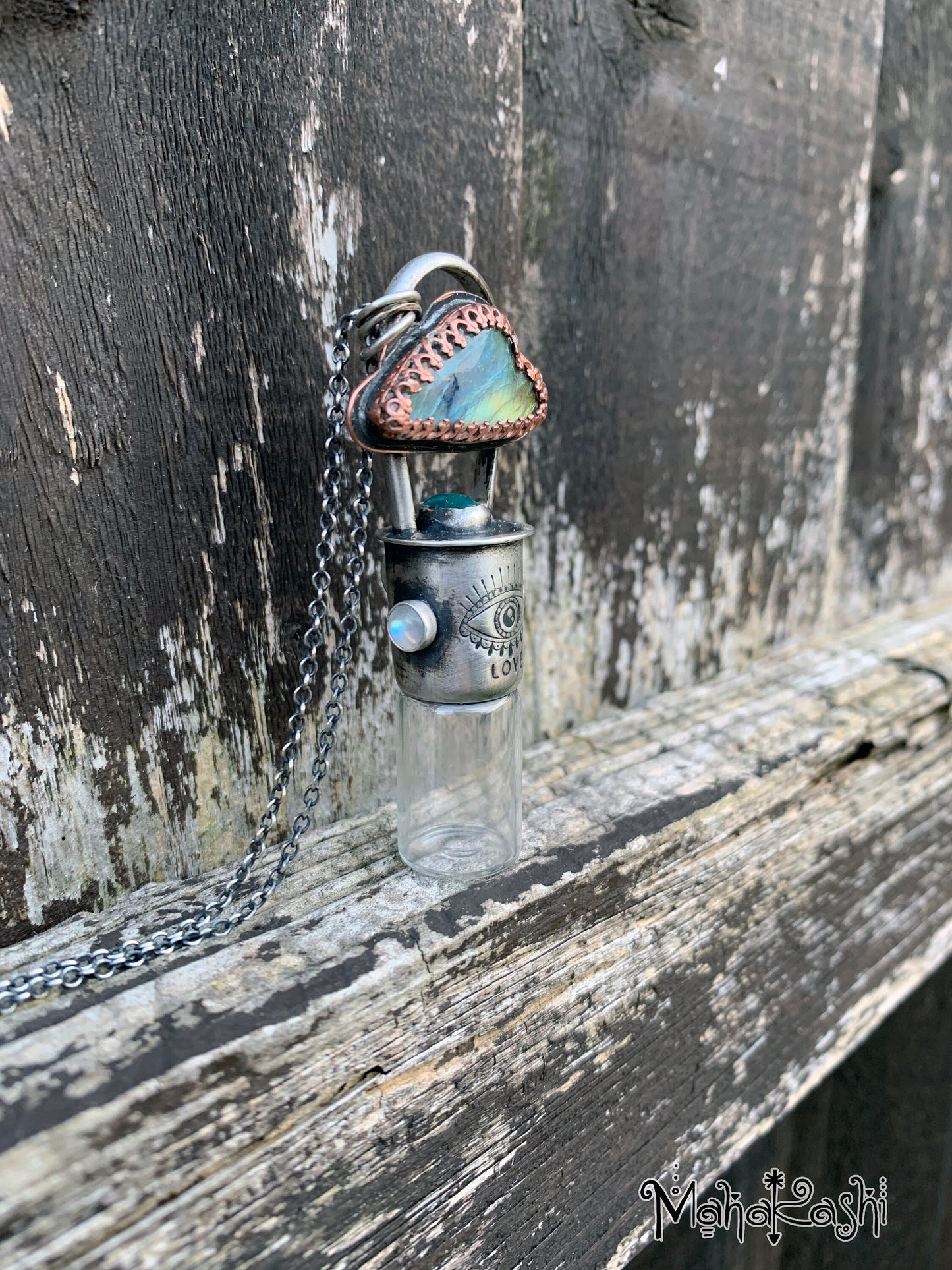 'Eye love' rollerball bottle with Labradorite cloud,Amethyst and Moonstone