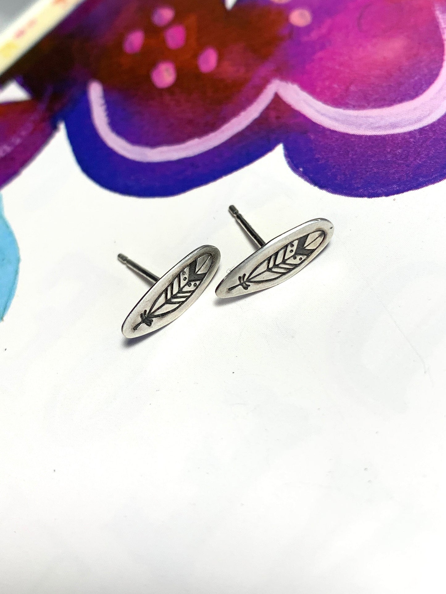 Feathers studs